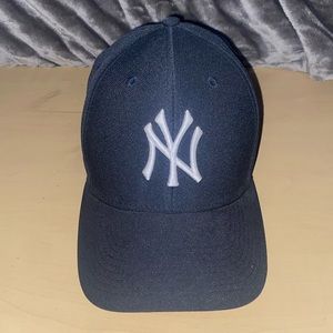 Men’s NY Yankees Adjustable Hat